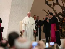 Papa Francisco durante o encontro com membros da Cáritas Itália 