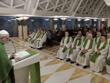 Papa Francisco durante a Missa na Casa Santa Marta.