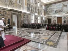 Papa Francisco na Sala Clementina do Vaticano.