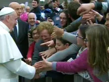 Papa Francisco recebe aos atingidos por terremotos na Itália 
