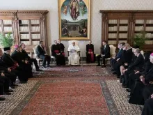 Papa Francisco com parlamentares da República Tcheca e Eslováquia.