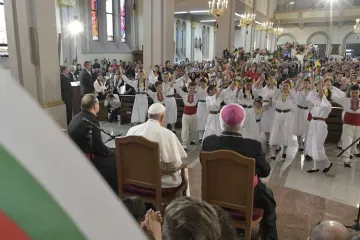 PapaEncuentroComunidadCatolicaBulgaria_060519_VaticanMedia.jpg
