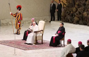 Papa pronuncia sua catequese na Audiência Geral.