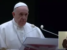 Tradução do Papa Francisco para a língua de sinais.