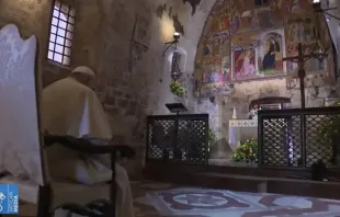 Papa Francisco reza na Porciúncula 