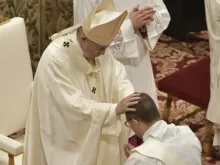 Imagem referencial. Papa Francisco em ordenação sacerdotal de 2019.