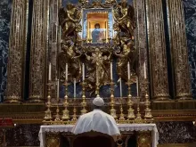 Papa Francisco reza na Basílica Santa Maria Maior 