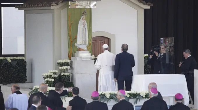 PapaFrancisc_Reza_VirgemdeFatima_-_Daniel_Ibanez.jpg ?? 