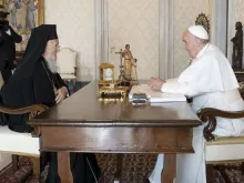 Patriarca Bartolomeu e Papa Francisco no Vaticano. Crédito: Vatican Media