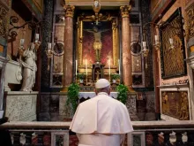 Papa Francisco na igreja de San Marcello al Corso. Crédito: Vatican Media