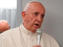 Papa Francisco durante a coletiva de imprensa no avião que o levou do Panamá a Roma –