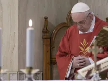 Papa Francisco na Missa da casa Santa Marta.