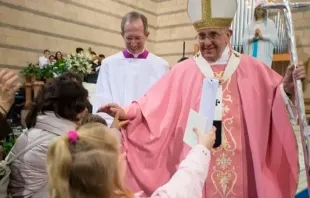 Papa Francisco com casula rosa