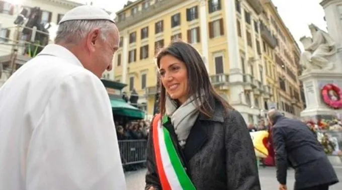 PapaFrancisco-VirginaRaggi_VaticanMedia180319.jpg ?? 