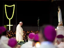 Papa Francisco reza em Fátima.