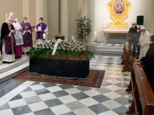Papa Francisco no funeral do doutor Fabrizio Soccorsi. Crédito: Vatican Media