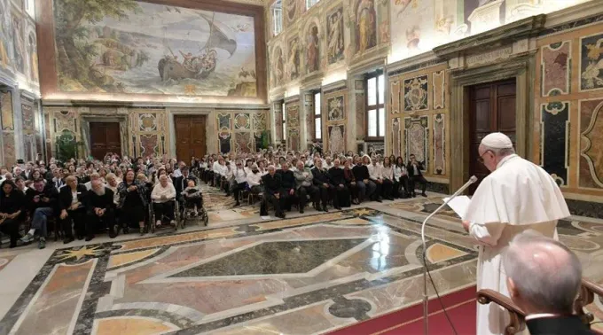 PapaFranciscoAlunni_VaticanMedia_10112018.jpg ?? 