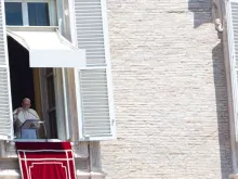 Papa durante o Ângelus.