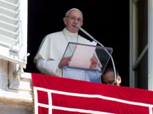 Papa durante a oração do Ângelus.