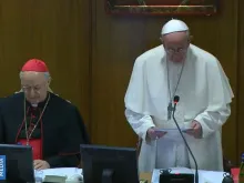 Papa pronuncia seu discurso na abertura do Sínodo.
