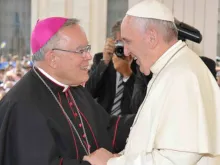 Papa Francisco e Dom Charles Chaput, Arcebispo da Filadélfia (Estados Unidos). Foto L'Osservatore Romano