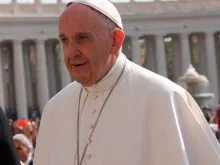 Papa Francisco chega à Praça de São Pedro 
