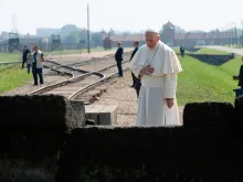 Papa Francisco reza em Auschwitz (2016) 