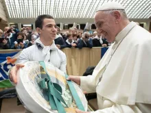 Papa Francisco recebe o Centro Turístico Juvenil.