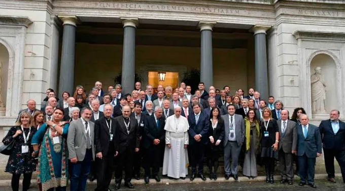 PapaFranciscoConparticipantesdelSeminarioEl_derechohumanoalagua_LOsservatoreRomano_240217.jpg ?? 