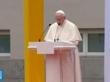 Papa durante o encontro com as autoridades.