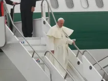Papa Francisco descendo do avião papal. Crédito: Walter Sánchez Silva