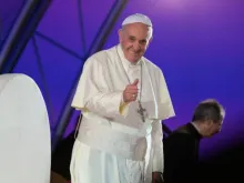 Papa Francisco saúda na JMJ Rio 2013
