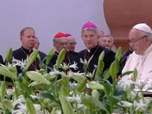 Papa durante o encontro com os sacerdotes.