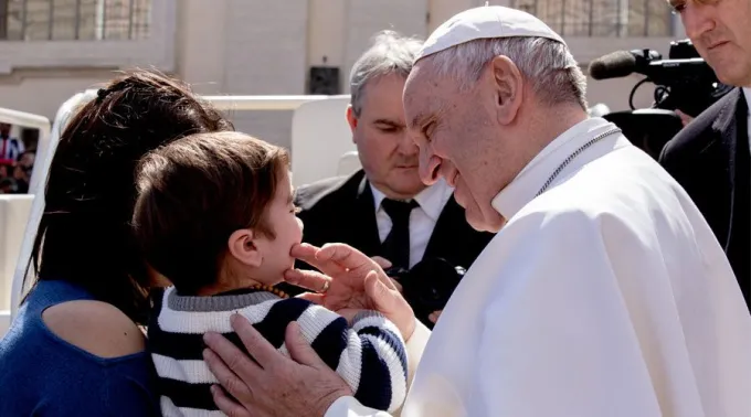 PapaFranciscoFamiliasAudienciaPzaSanPedro_DanielIbanezACI_14032018.jpg ?? 