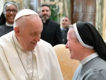 O papa Francisco recebeu em audiência as Pequenas Irmãs Missionárias da Caridade.