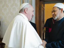 Papa Francisco e o imã Sheik Ahmed Muhammad Al-Tayyib.