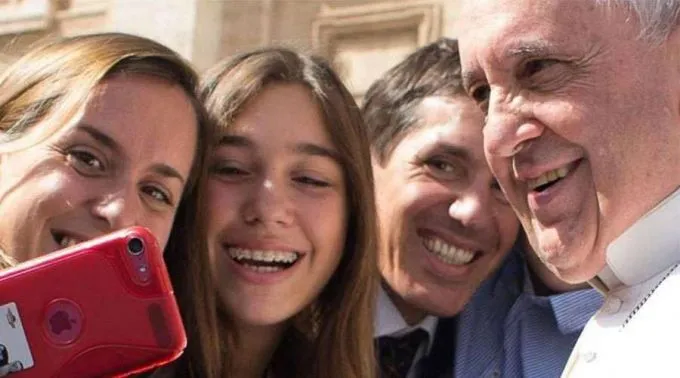 PapaFranciscoJovenes_VaticanNews050618.jpg ?? 