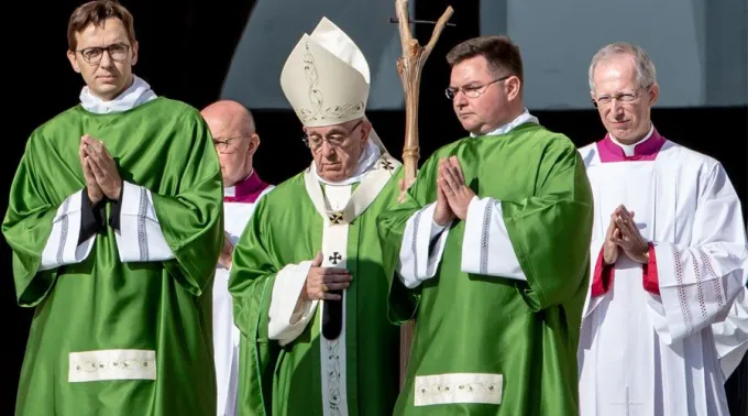 PapaFranciscoMisaComienzoSinodo_DanielIbanezACI_03102018.jpg ?? 