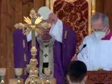 Papa Francisco ao presidir a Missa neste terceiro domingo da Quaresma no Iraque. Crédito: Captura de vídeo Vatican Media