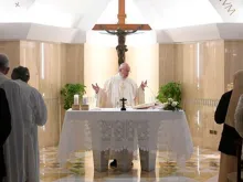 Papa Francisco preside Missa na Casa Santa Marta 