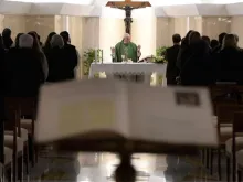 Papa Francisco durante a Missa celebrada em Santa Marta.