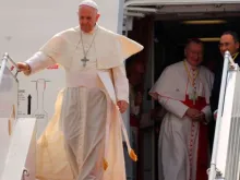 Papa Francisco na sua chegada a Mianmar.