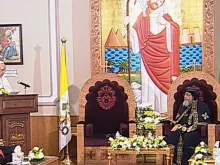 Papa Francisco fala diante do Papa Tawadros II 
