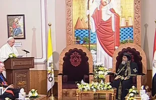 Papa Francisco fala diante do Papa Tawadros II 