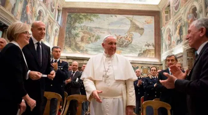 PapaFranciscoPolicias_VaticanMedia_26032018.jpg ?? 