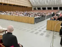 Papa Francisco durante o encontro com os peregrinos da arquidiocese de Łódź, Polônia. Crédito: Vatican News.