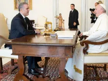 Papa Francisco e o presidente da Colômbia.