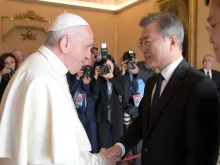 Papa Francisco com o Presidente de Coreia.