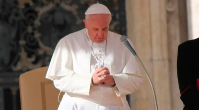 PapaFranciscoRezando_CNA_1.jpg ?? 