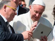 Papa Francisco dá a bênção por Skype às crianças do Hospital São Mateus_L'Osservatore Romano